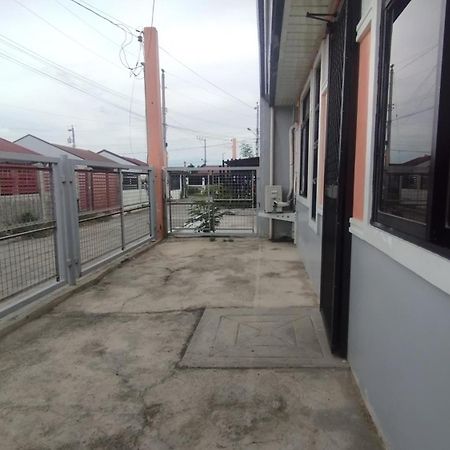 2 Bedroom House At Deca Homes Talomo ダバオ　シティ エクステリア 写真